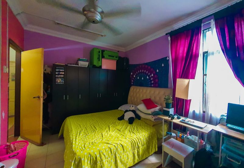 3 Storey Terrace Jalan Uranus Subang Bestari, Seksyen U5, Shah Alam FOR SALE