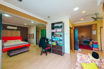 3 Storey Terrace Jalan Uranus Subang Bestari, Seksyen U5, Shah Alam FOR SALE