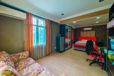 3 Storey Terrace Jalan Uranus Subang Bestari, Seksyen U5, Shah Alam FOR SALE