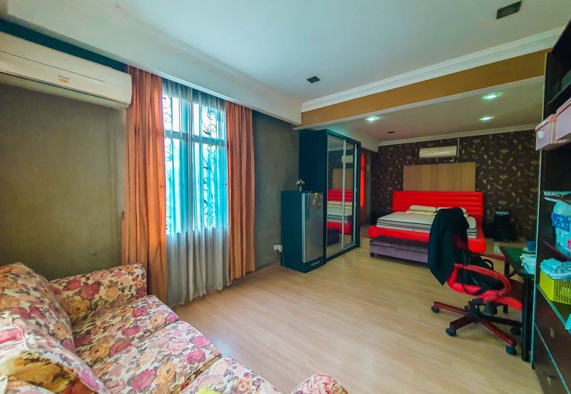 3 Storey Terrace Jalan Uranus Subang Bestari, Seksyen U5, Shah Alam FOR SALE