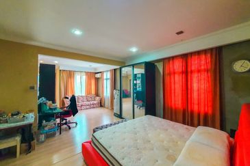 3 Storey Terrace Jalan Uranus Subang Bestari, Seksyen U5, Shah Alam FOR SALE