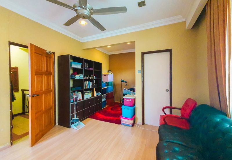 3 Storey Terrace Jalan Uranus Subang Bestari, Seksyen U5, Shah Alam FOR SALE