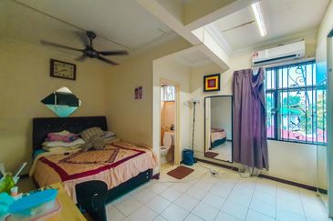 3 Storey Terrace Jalan Uranus Subang Bestari, Seksyen U5, Shah Alam FOR SALE