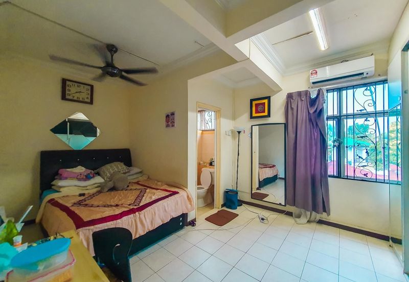 3 Storey Terrace Jalan Uranus Subang Bestari, Seksyen U5, Shah Alam FOR SALE