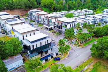 Perdana Lakeview East