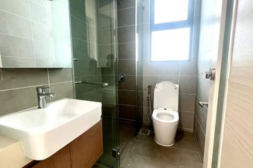 The M @ Medini Macrolink