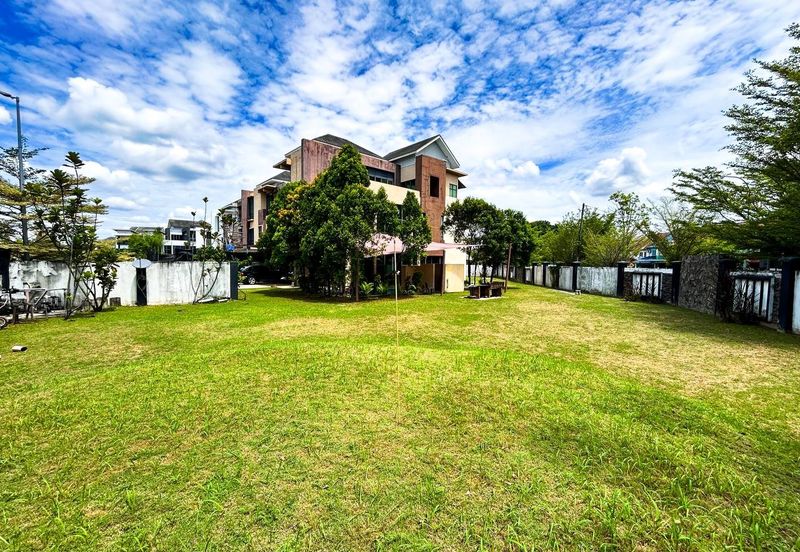 Kristal Court, Seksyen 7