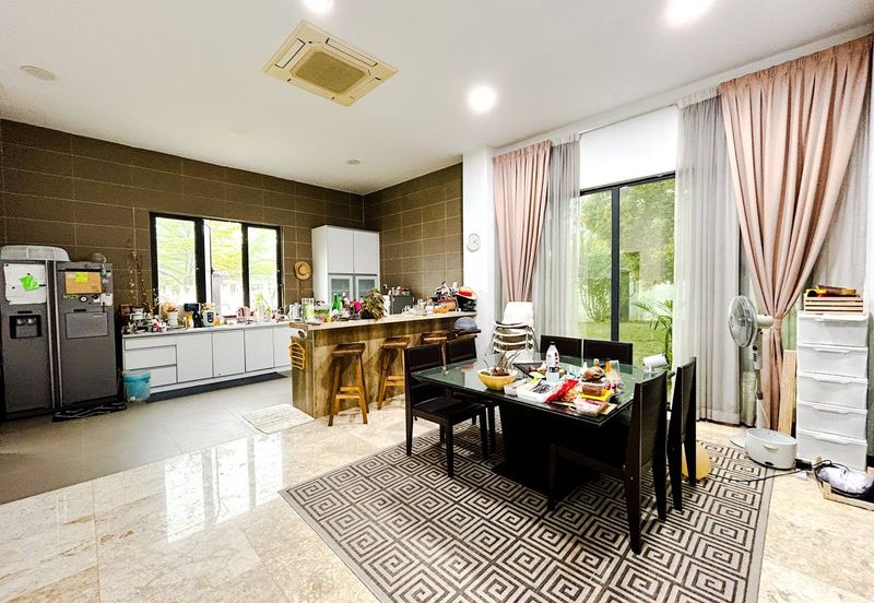 Kristal Court, Seksyen 7