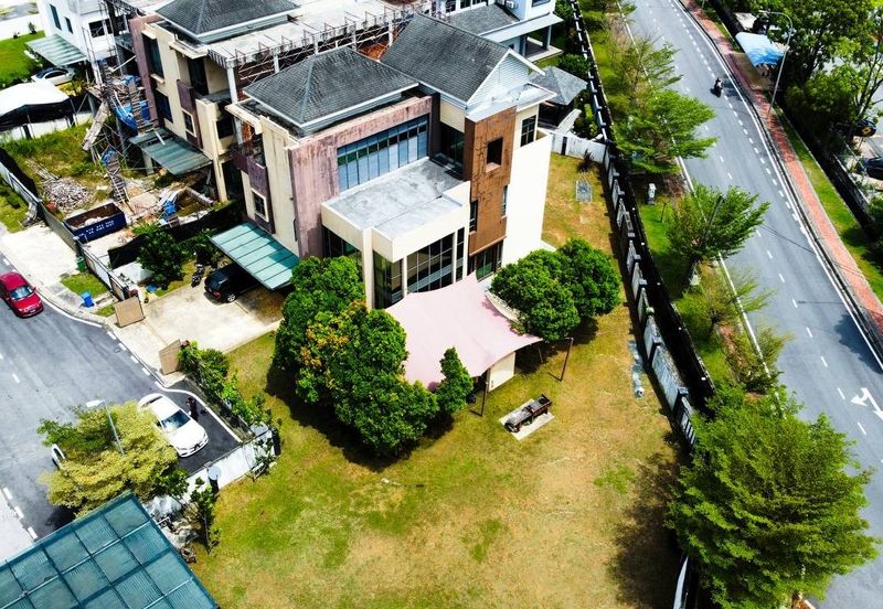 Kristal Court, Seksyen 7