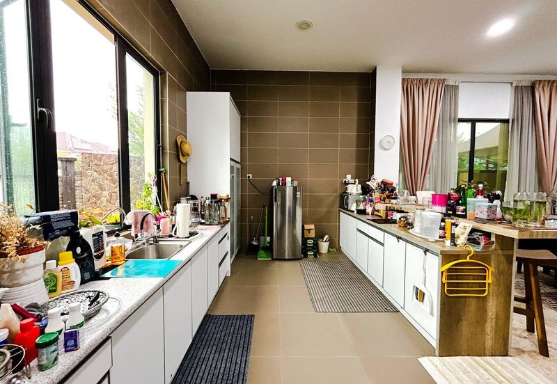 Kristal Court, Seksyen 7