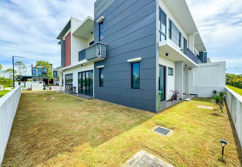 Lucent Residence @ twentyfive.7