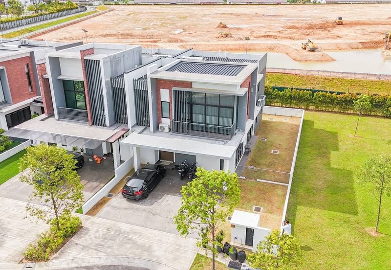 Lucent Residence @ twentyfive.7