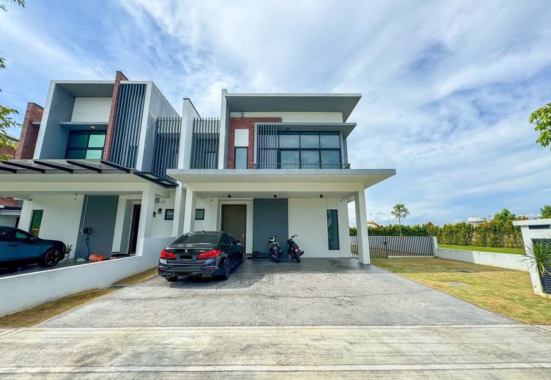 Lucent Residence @ twentyfive.7