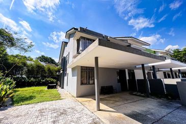 Summerglades, Perdana Lakeview West