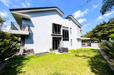 Summerglades, Perdana Lakeview West