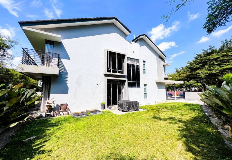 Summerglades, Perdana Lakeview West