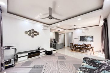 Summerglades, Perdana Lakeview West