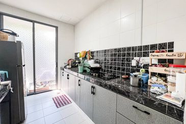 Summerglades, Perdana Lakeview West