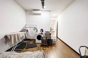 Summerglades, Perdana Lakeview West