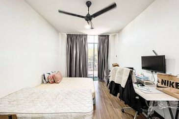 Summerglades, Perdana Lakeview West