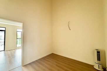 Monet Springtime @ Sunsuria City