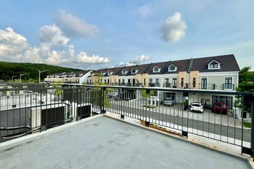 Monet Springtime @ Sunsuria City