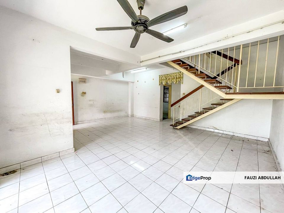 Freehold Double Storey Terrace Taman Desaria Nilai, Selangor, Bangi