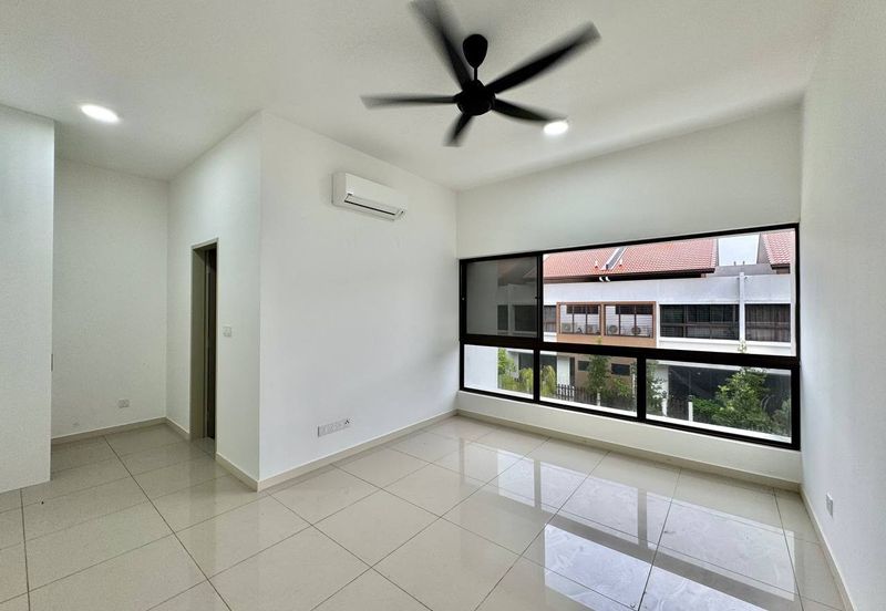 Setia Warisan Tropika (Belladonna)