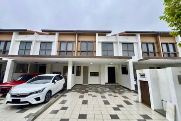 Setia Warisan Tropika (Belladonna)