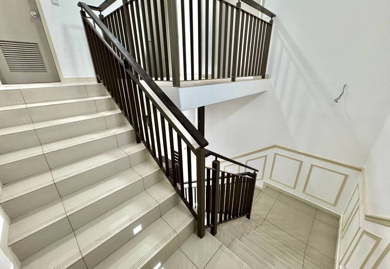 Setia Warisan Tropika (Belladonna)