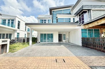 MYDiva, Perdana Lakeview East