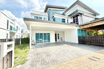 MYDiva, Perdana Lakeview East