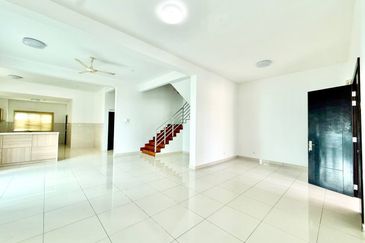 MYDiva, Perdana Lakeview East