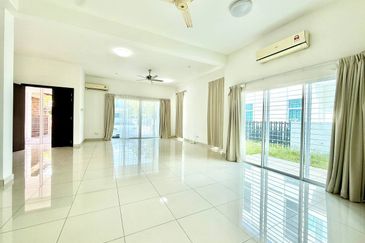 MYDiva, Perdana Lakeview East