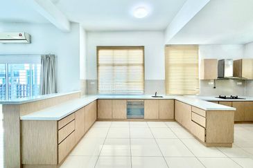 MYDiva, Perdana Lakeview East