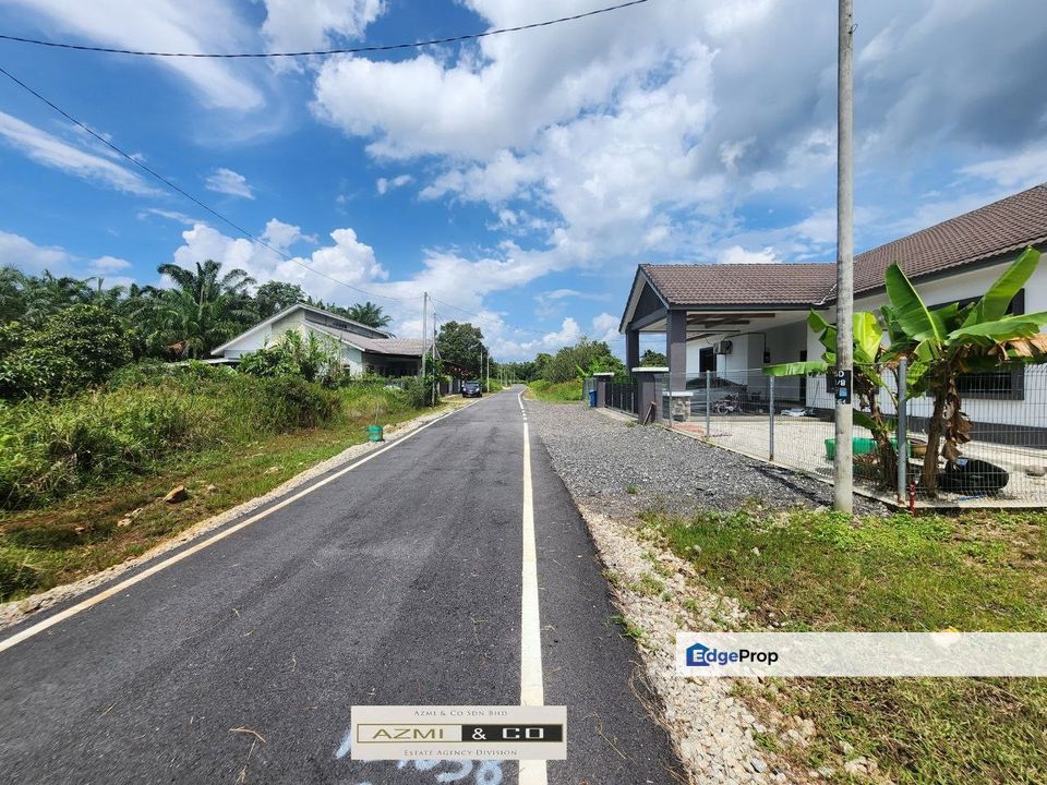Rumah Banglo Sesebuah/ Tanah Luas / Freehold / Malay Reserve , Johor, Batu Pahat