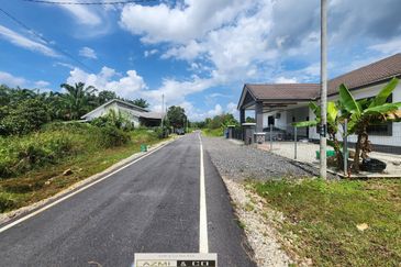 Rumah Banglo Sesebuah/ Tanah Luas / Freehold / Malay Reserve 