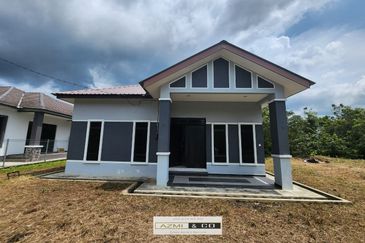 Rumah Banglo Sesebuah/ Tanah Luas / Freehold / Malay Reserve 