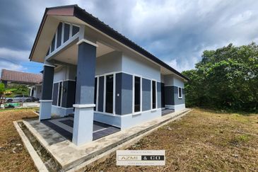 Rumah Banglo Sesebuah/ Tanah Luas / Freehold / Malay Reserve 