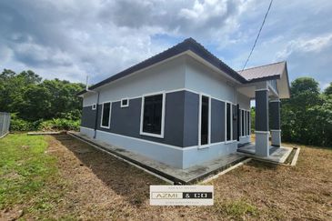 Rumah Banglo Sesebuah/ Tanah Luas / Freehold / Malay Reserve 