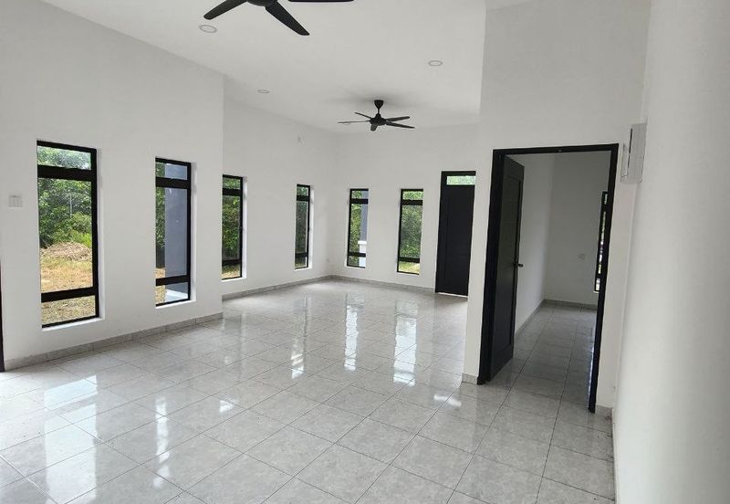 Rumah Banglo Sesebuah/ Tanah Luas / Freehold / Malay Reserve 