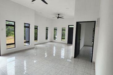 Rumah Banglo Sesebuah/ Tanah Luas / Freehold / Malay Reserve 