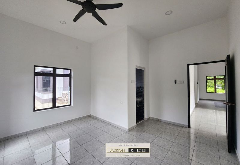 Rumah Banglo Sesebuah/ Tanah Luas / Freehold / Malay Reserve 