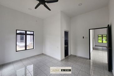 Rumah Banglo Sesebuah/ Tanah Luas / Freehold / Malay Reserve 