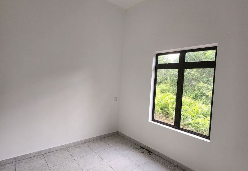 Rumah Banglo Sesebuah/ Tanah Luas / Freehold / Malay Reserve 