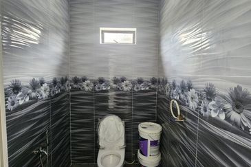 Rumah Banglo Sesebuah/ Tanah Luas / Freehold / Malay Reserve 