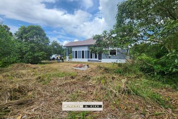 Rumah Banglo Sesebuah/ Tanah Luas / Freehold / Malay Reserve 