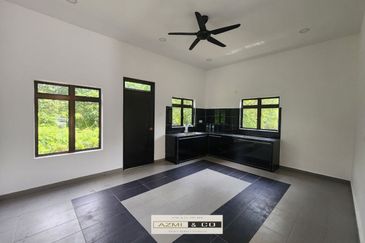 Rumah Banglo Sesebuah/ Tanah Luas / Freehold / Malay Reserve 