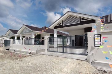 PERUMAHAN BARU SEMI-D 1 TINGKAT DI AYER HITAM, 4KM KE TOLL AYER HITAM