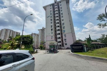 Medan Putra Condominium